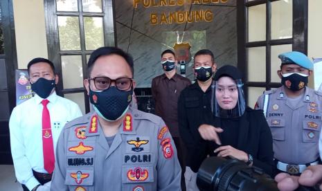 Motif Percobaan Bunuh Diri Ketua AKAR Terkait PPKM? Kapolrestabes Bandung, Kombes Pol Ulung Sampurna Jaya.