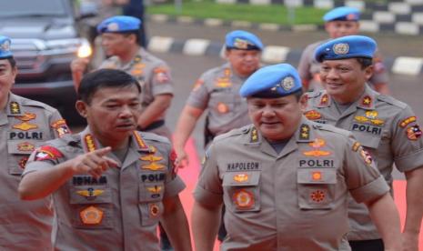 Kapolri Jenderal Idham Azis (kiri) dan Kepala Divisi Hubungan Internasional (Kadivhubinter Polri) Irjen Pol Napoleon Bonaparte (kanan).