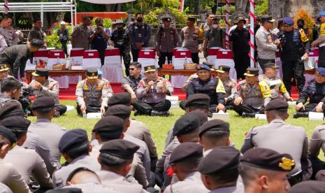 Kapolri Jenderal Listyo Sigit Prabowo bersama Pejabat Utama (PJU) Mabes Polri menggelar gladi bersih apel pasukan pengamanan KTT G20 di Bali, Ahad (6/11/ 2022). 