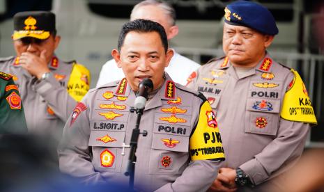 Kapolri Jenderal Listyo Sigit Prabowo dan Panglima TNI Jenderal Agus Subiyanto meninjau langsung posko operasi Tribrata Jaya, Gelora Bung Karno (GBK) dan Stadion Madya.