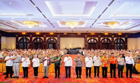 Kapolri Jenderal Listyo Sigit Prabowo melaksanakan rapat koordinasi (rakor) lintas sektoral kesiapan Operasi Ketupat Tahun 2024. Kegiatan ini untuk memastikan pelaksanaan arus mudik dan balik berjalan aman dan lancar. 