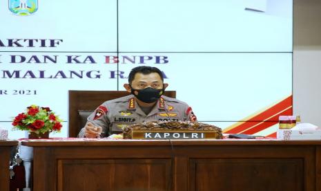 Kapolri Jenderal Listyo Sigit Prabowo memberikan apresiasi kepada Forum Komunikasi Pimpinan Daerah (Forkopimda) Malang Raya, Jawa Timur (Jatim) saat memimpin rapat bersama Panglima TNI Marsekal Hadi Tjahjanto, dengan Forkopimda wilayah Malang Raya, Jawa Timur, Sabtu (11/9).