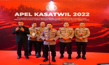 Kapolri Jenderal Listyo Sigit Prabowo memberikan pengarahan kepada pejabat utama, Kapolda hingga jajaran kewilayahan dalam kegiatan Apel Kasatwil di Hotel Sultan, Jakarta, Rabu, 14 Desember 2022. 