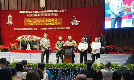 Kapolri Jenderal Listyo Sigit Prabowo meninjau Gereja Reformed Injili Indonesia (GRII) dan Gereja Katedral, Jakarta Pusat, Ahad (24/12/2023).