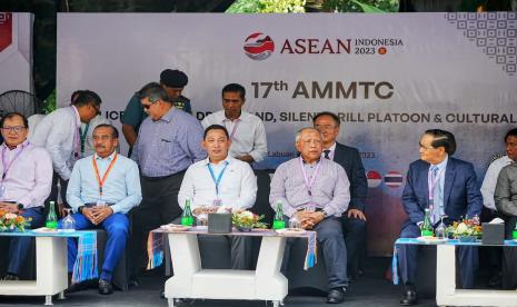  Kapolri Jenderal Listyo Sigit Prabowo menyambut langsung para delegasi kegiatan ASEAN Ministerial Meeting On Transnational Crime (AMMTC) ke-17, di Hotel Meruorah, Labuan Bajo, NTT, Ahad (20/8/2023).