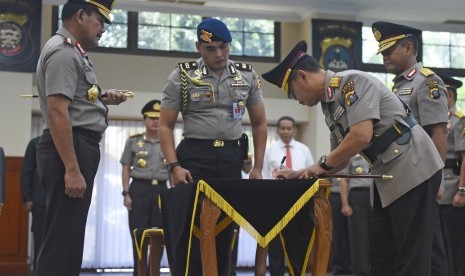 Kapolda Riau Brigjen Pol Supriyanto (kedua kanan)