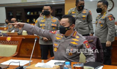 Kapolri Jenderal Pol Listyo Sigit Prabowo bersiap mengikuti rapat kerja dengan Komisi III DPR di Kompleks Parlemen, Senayan, Jakarta, Rabu (24/8/2022). Kapolri harap kasus pembunuhan Brigadir J dengan empat tersangka segera disidangkan.