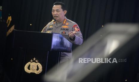 Kapolri Jenderal Listyo Sigit Prabowo melakukan strategi agar pelaksanaan percepatan vaksinasi massal bisa mencapai 70 persen. Percepatan vaksinasi massal ini sebagai hadiah HUT RI ke-76. (Foto: Kapolri Jenderal Listyo Sigit Prabowo)