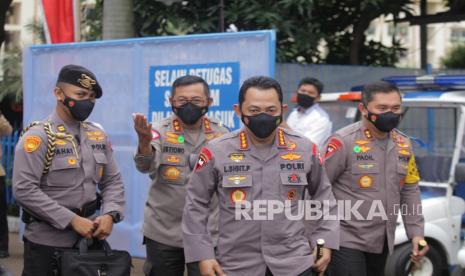 Kapolri Jenderal Pol Listyo Sigit Prabowo (tengah) 