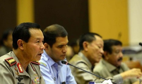 Kapolri Jenderal Pol sutarman memberikan paparan saat Rapat Dengar Pendapat (RDP) bersama Komisi III DPR RI di Komplek Parlemen Senayan, Jakarta, Selasa (2/9). (Republika/ Wihdan) 