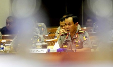 Kapolri Jenderal Pol sutarman memberikan paparan saat Rapat Dengar Pendapat (RDP) bersama Komisi III DPR RI di Komplek Parlemen Senayan, Jakarta, Selasa (2/9). (Republika/ Wihdan)