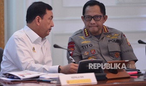 Kapolri Jenderal Pol Tito Karnavian (kanan)   