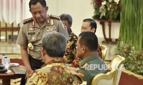 Kapolri Jenderal Pol Tito Karnavian (kiri) 