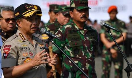 Kapolri Jenderal Pol Tito Karnavian (kiri) dan Panglima TNI Marsekal TNI Hadi Tjahjanto.