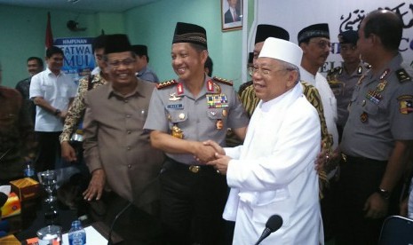 Kapolri Jenderal Pol Tito Karnavian melakukan silaturahmi dengan pengurus MUI dalan rangka mempererat hubungan ulama dan umara, di Kantor MUI, Jumat (18/11).