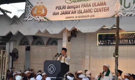 Kapolri Jenderal Pol Tito Karnavian memberikan ceramah pada Tabligh Akbar di sebuah masjid. (ilustrasi) 