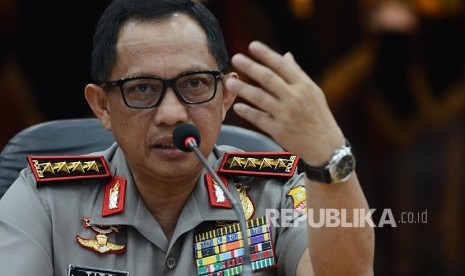 Kapolri Jenderal Pol Tito Karnavian memberikan pernyataan kepada awak media saat menggelar konferensi pers di Rupatama Mabes Polri, Jakarta, Rabu (16/11).