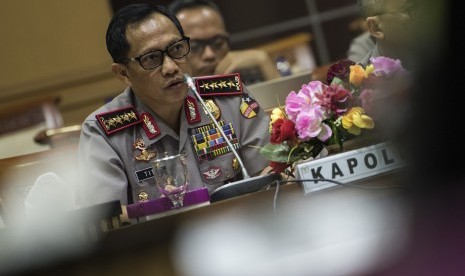 Kapolri Jenderal Pol Tito Karnavian mengikuti rapat dengar pendapat dengan Panitia Khusus (Pansus) RUU Terorisme DPR di Kompleks Parlemen, Senayan, Jakarta, Rabu, (31/8).