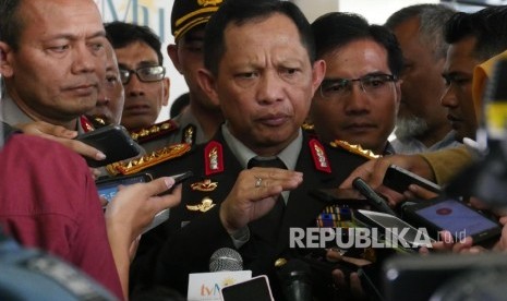 Kapolri Jenderal Pol Tito Karnavian menjawab pertanyaan wartawan usai menghadiri acara Silaturahmi Idul Fitri 1437 H Pimpinan Pusat Muhammadiyah di Jakarta, Senin (18/7). (Republika / Darmawan)