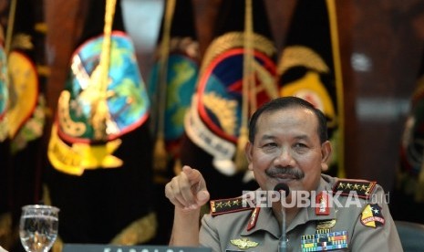 Kapolri Jenderal Polisi Badrodin Haiti memberikan paparan saat rilis barang bukti teroris ledakan bomThamrin di Mabes Polri, Jakarta, Jumat (22/1).Republika/Wihdan Hidayat 