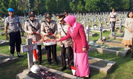 Kapolri Jenderal Polisi Muhammad Tito Karnavian berziarah ke Taman Makam Pahlawan Kalibata Jakarta Selatan, Senin (2/7).