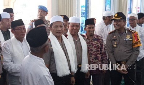 Kapolri Jenderal Polisi Muhammad Tito Karnavian saat melakukan kunjungan ke Jambi meresmikan Masjid Baiturrahman di Mapolresta Jambi, Jumat (23/3). 