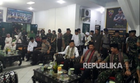 Kapolri Jenderal Polisi Tito Karnavian, Panglima TNI Marsekal TNI Hadi Tjahjanto, dan Gubernur NTB TGB Muhammad Zainul Majdi di Makorem 162/Wira Bhakti, Mataram, NTB, Rabu (30/5) malam.