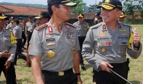 Kapolri Jenderal Sutarman dan Kapolda Jabar M. Iriawan (kanan).