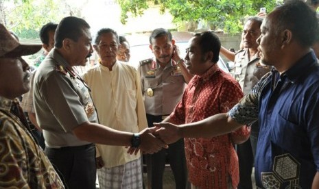 Kapolri Jenderal Timur Pradopo saat berkunjung ke daerah yang sebelumnya sempat terjadi bentrokan antarwarga di Lampung Selatan, Ahad (4/11).