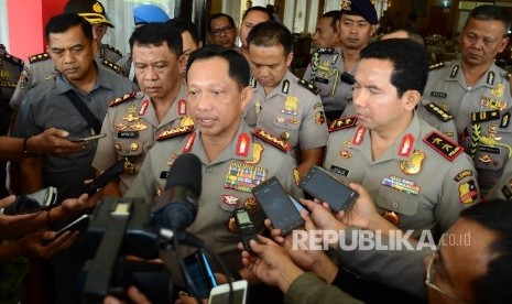 Kapolri Jenderal Tito Karnavian diwawancara wartawan terkait kasus yang terjadi baru-baru ini, disela-sela kegiatan di Sekolah Staf dan Pimpinan (Sespim) Polri, di Lembang, Kabupaten Bandung Barat, Selasa (11/4).