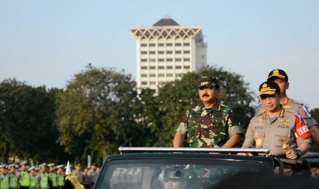 Kapolri Jenderal Tito Karnavian (Kanan) dan Panglima TNI Hadi Tjahjanto (Kiri)