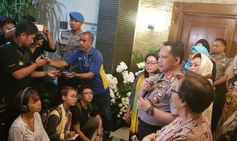 Kapolri Jenderal Tito Karnavian memberikan klarifikasi atas pemberitaan terkait ucapannya di media daring BBC soal wawancara pada korban pemerkosaan di rumah dinasnya di Trunojoyo, Jakarta Selatan, Senin petang (23/10).