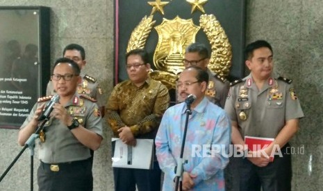 Kapolri Jenderal Tito Karnavian menemui Komisioner Ombudsman Republik Indonesia Amzulian Rifai di Markas Besar Polri, Jakarta, Rabu (3/1).