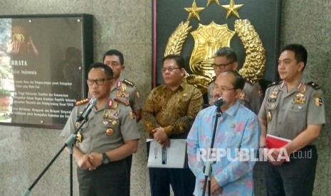 Kapolri Jenderal Tito Karnavian menemui Komisioner Ombudsman Republik Indonesia Amzulian Rifai di Markas Besar Polri, Jakarta, Rabu (3/1).