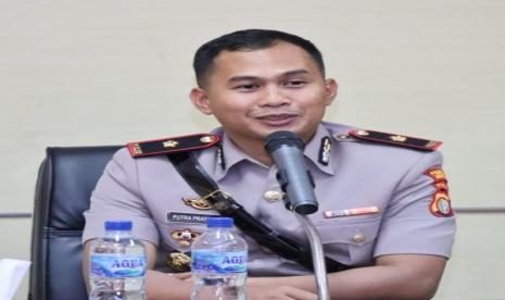 Kapolsek Tambora, Kompol Putra Pratama.