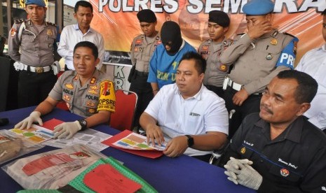 Kapores Semarang, AKBP Adi Sumirat (duduk paling kiri) 