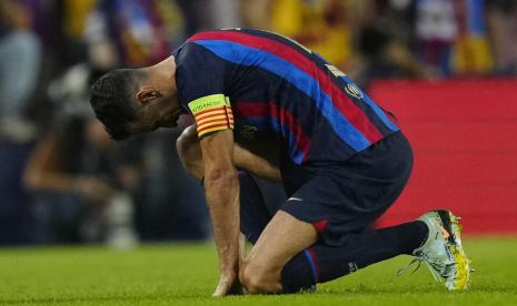 Gelandang senior Barcelona, Sergio Busquets, dibekap cedera.