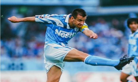 Kapten Brasil Dunga saat memperkuat Jubilo Iwata di Liga Jepang.