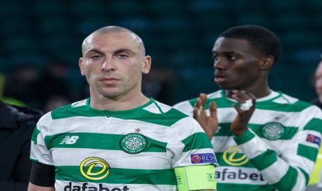 Kapten Celtic Scott Brown (kiri).