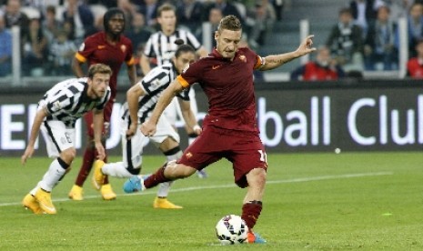 Kapten Francesco Totti.