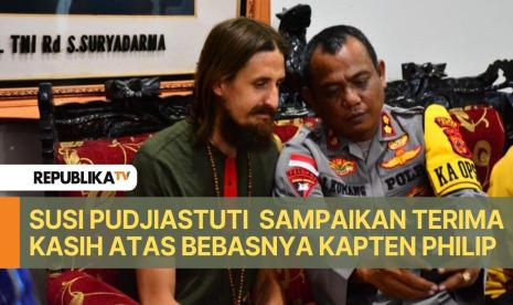 Kapten Philip Mark Mehrtens, pilot maskapai penerbangan Susi Air yang disandera kelompok separatis bersenjata Organisasi Papua Merdeka (OPM) sejak 7 Februari 2023 dibebaskan. Kapten Philip dibawa dari lokasi penyanderaan di wilayah Nduga, Papua Pegunungan ke Timika, Papua Tengah, Sabtu (21/9/2024).  