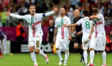 Kapten tim Portugal, Cristiano Ronaldo meluapkan kegembiraan usai menjebol gawang Republik Cheska dalam babak perempat final Piala Eropa 2012, Jumat (22/6) WIB dinihari. 