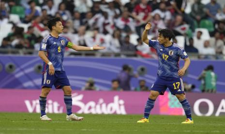 Kapten timnas Jepang Wataru Endo (kiri).