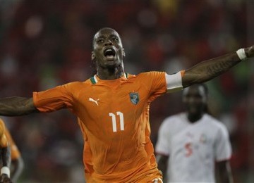 Kapten timnas Pantai Gading, Didier Drogba, meluapkan emosinya usai menjebol jala Guinea Ekuatorial di babak perempat final Piala Afrika 2012 di Stadion Malabo, Guinea Ekuatorial, Sabtu (4/2). 