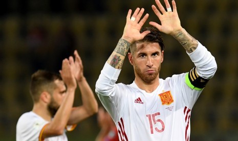 Kapten timnas Spanyol, Sergio Ramos seusai laga kualifikasi Piala Dunia 2018 lawan Makedonia di Skopje, Senin (12/6) dini hari WIB. 