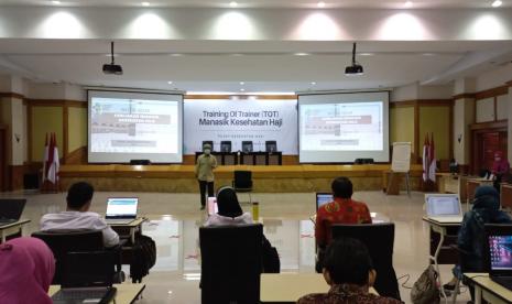 Kapuskes Haji Jelaskan Manfaat Sholat Subuh dan Kesehatan. Foto: Kapuskes Haji Budi Sylvana saat mengawali materinya kepada peserta Training of Trainer (TOT) Manasik Kesehatan Haji di Balai Besar Pelatihan Kesehatan (BBPK) Ciloto, Bogor, Jawa Barat, Selasa (14/9).