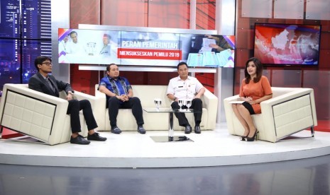 Kapuspen Kemendagri Bahtiar saat menjadi narasumber dalam acara dialog di stasiun televisi