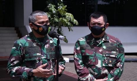 Kapuspen TNI Mayjen TNI Achmad Riad, S.I.P. usai menghadiri acara Training Of Trainer (TOT) pelaksanaan Vaksinasi Covid-19 di lingkungan TNI yang dibuka oleh Panglima TNI Marsekal TNI Hadi Tjahjanto, S.I.P., di Mabes TNI, Cilangkap, Jakarta Timur, Kamis (17/12).