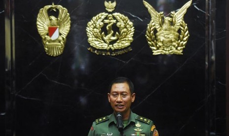 Kapuspen TNI Mayjen Wuryanto menyampaikan konferensi pers terkait ditolaknya kunjungan Panglima TNI Jenderal Gatot Nurmantyo untuk masuk ke Amerika Serikat oleh otoritas setempat di Jakarta, Ahad (22/10).