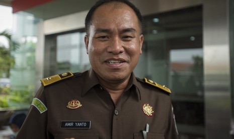 Kapuspenkum Kejaksaan Agung Amir Yanto menjawab sejumlah pertanyaan wartawan di Gedung Bundar, Kompleks Kejaksaan Agung, Jakarta, Selasa (8/12).